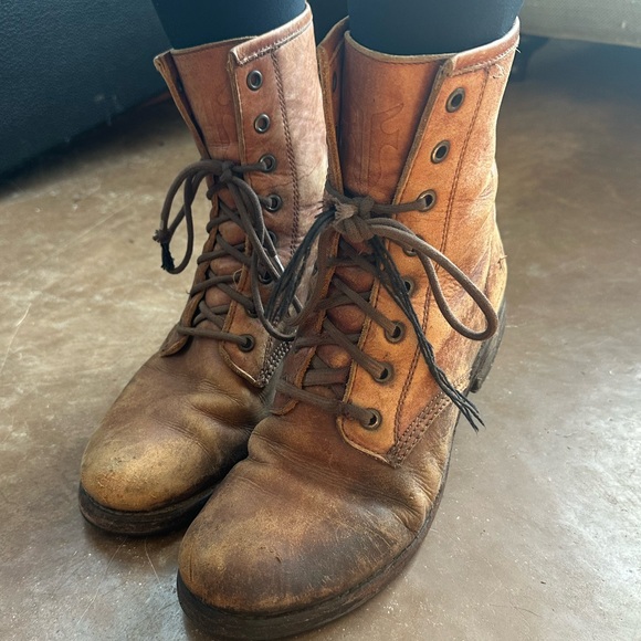 Vintage Veronica Combat Frye Leather Boots - Picture 5 of 15